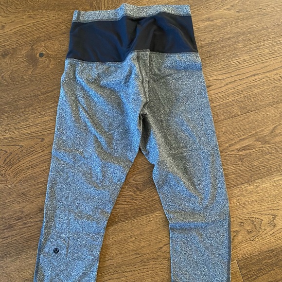 Lululemon Devi Yoga Crop heathered speckled black with mesh leggings - Picture 5 of 6